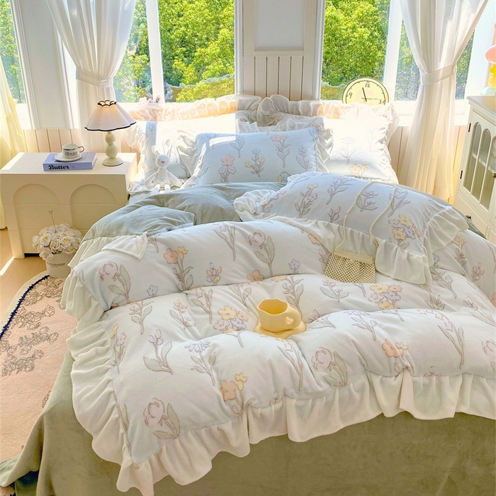 91家纺网 家纺一手货源 找家纺 启程家纺 2025新款花边雕花牛奶绒四件套 铃兰花-花边款