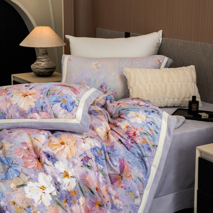 91家纺网 家纺一手货源 找家纺 瑞雪家居 2025新款全消光数码印花牛奶绒系列四件套 蝶语紫