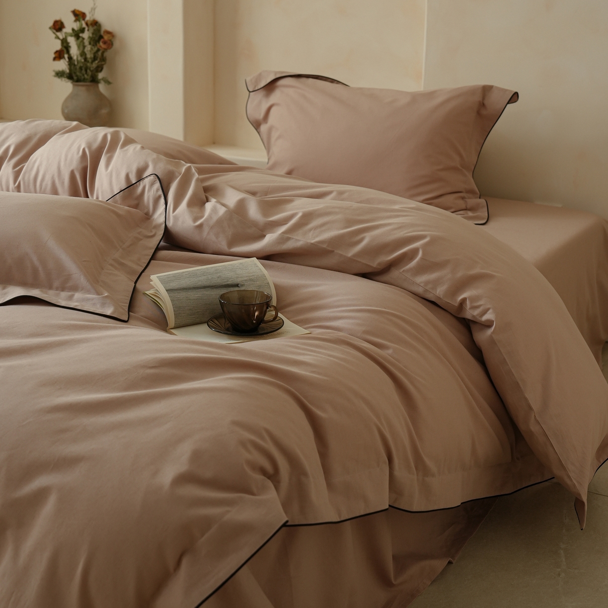 91家纺网 家纺一手货源 找家纺 简纯主义 2025新款棉麻素织雅韵系列四件套 朱砂红