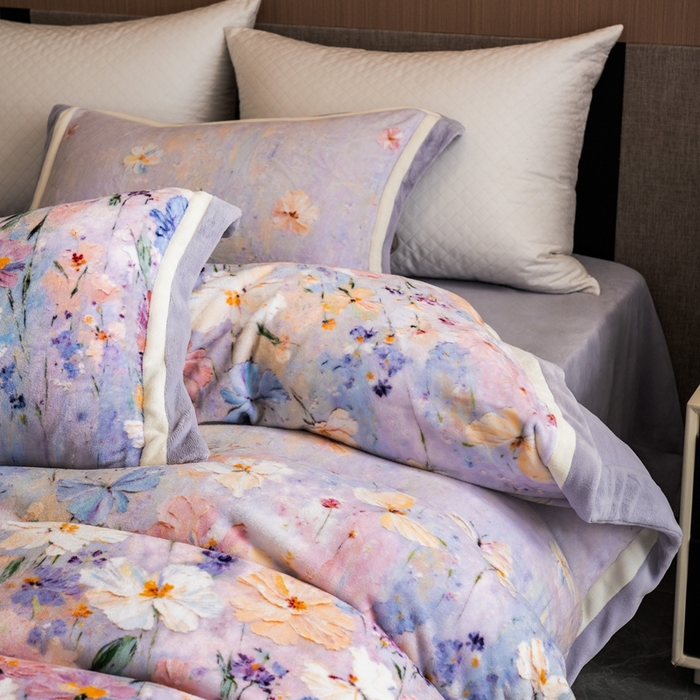 91家纺网 家纺一手货源 找家纺 瑞雪家居 2025新款全消光数码印花牛奶绒系列四件套 蝶语紫