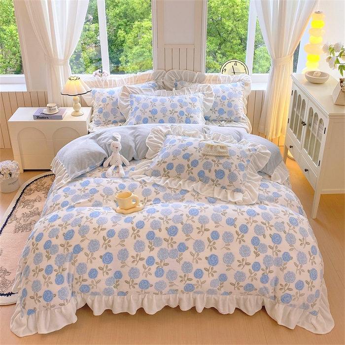 启程家纺 2025新款花边雕花牛奶绒四件套 玫瑰-蓝-花边款