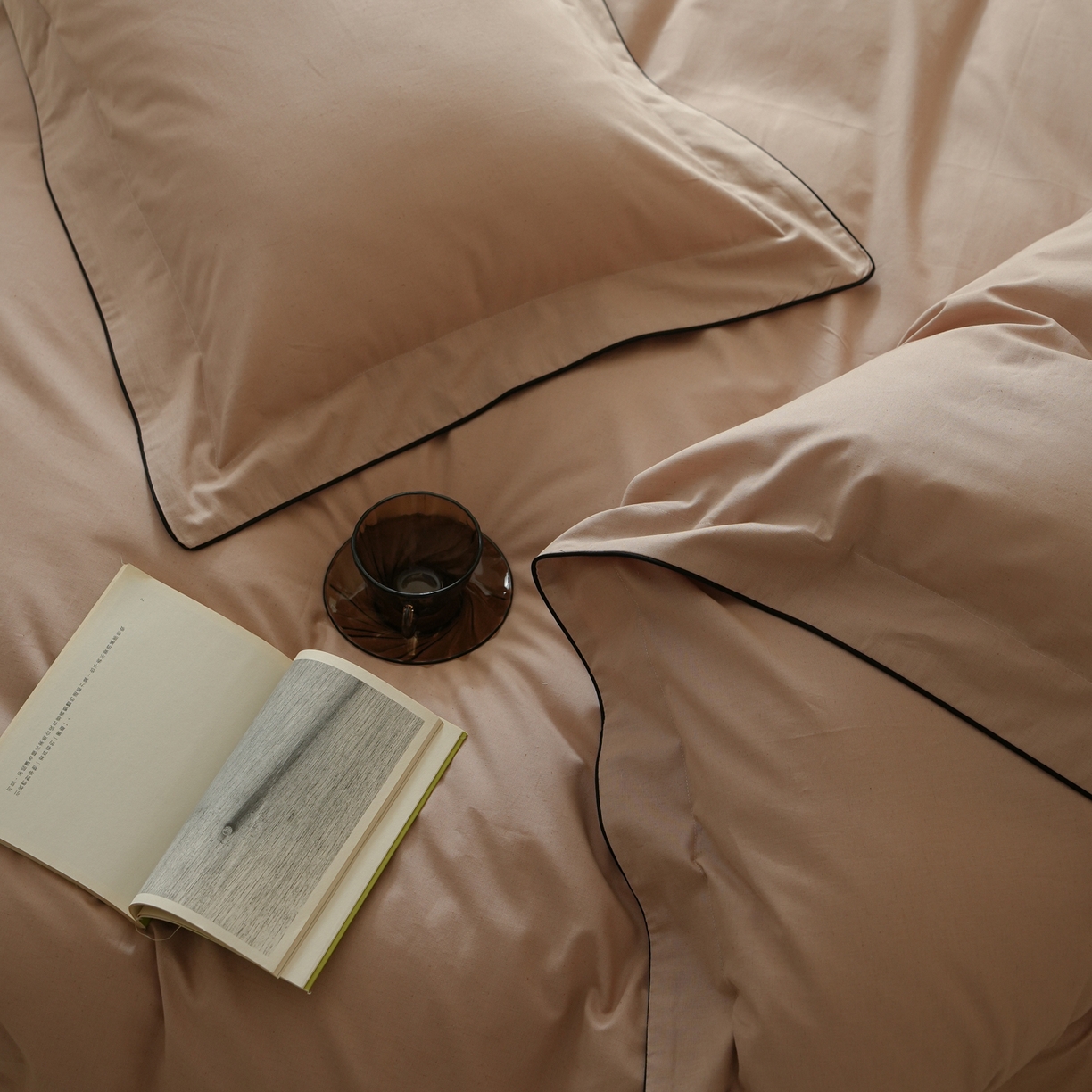 91家纺网 家纺一手货源 找家纺 简纯主义 2025新款棉麻素织雅韵系列四件套 朱砂红