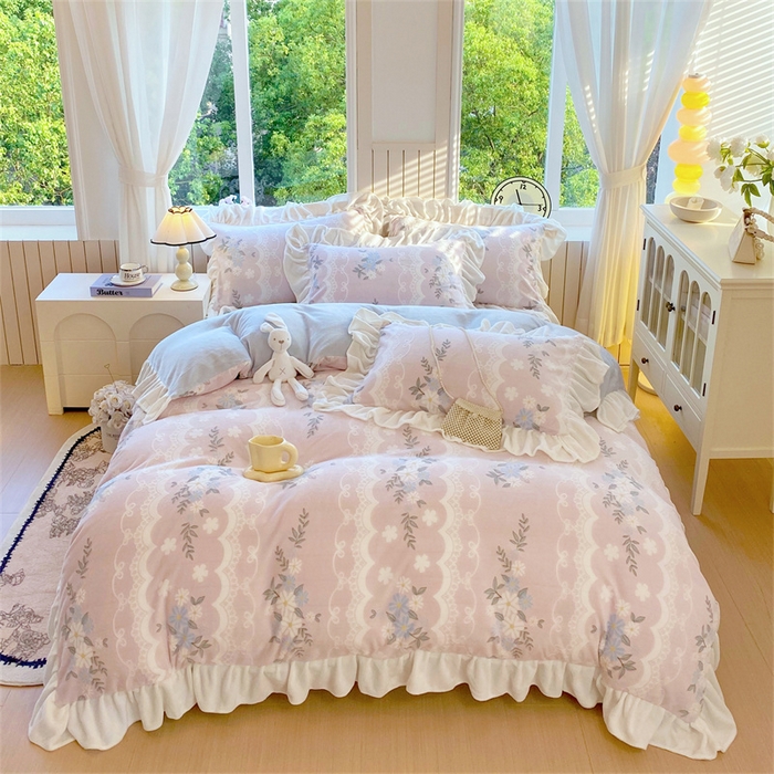 启程家纺 2025新款花边雕花牛奶绒四件套 小雏菊-粉-花边款