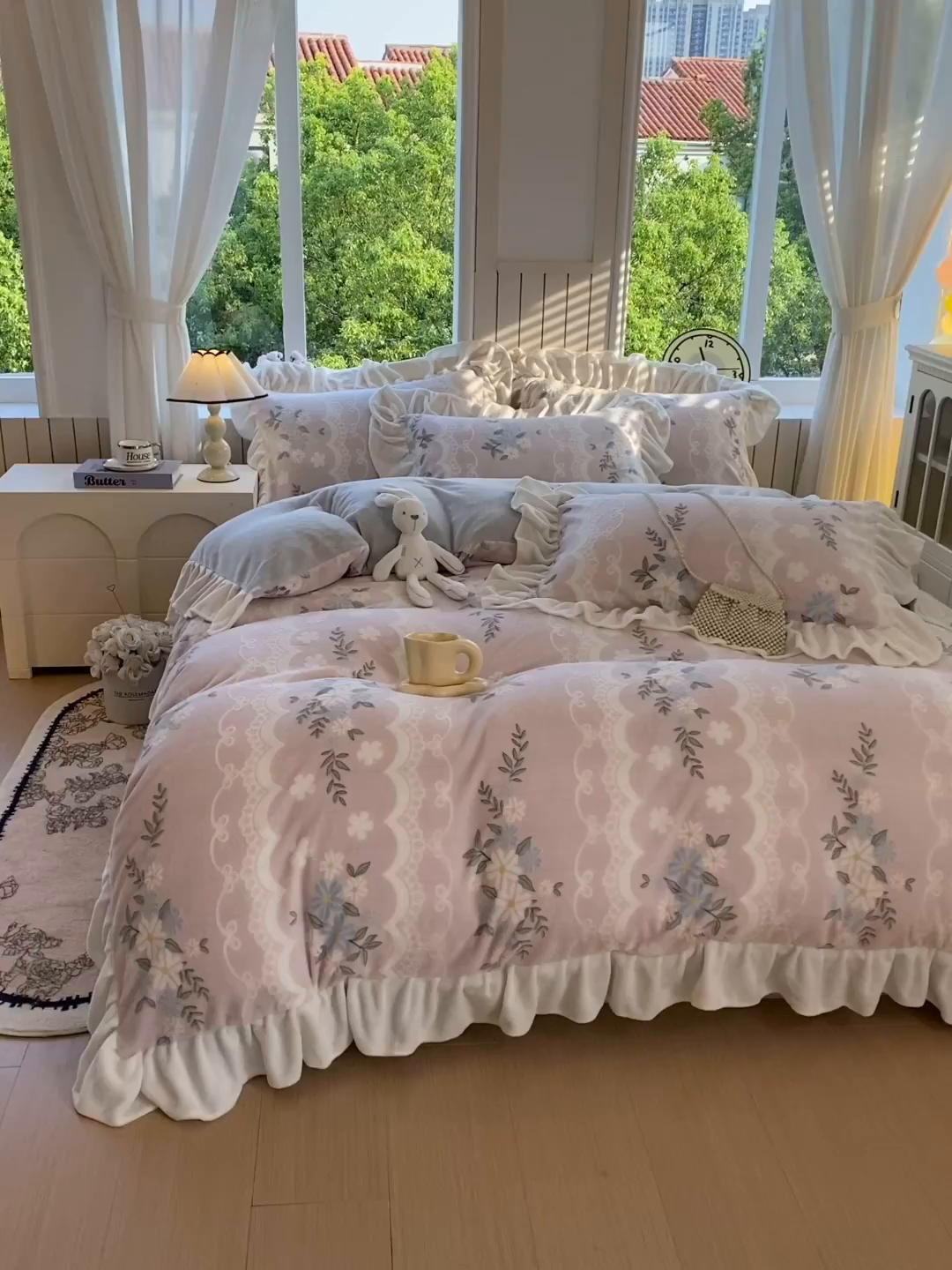91家纺网 家纺一手货源 找家纺 启程家纺 2025新款花边雕花牛奶绒四件套 小雏菊-粉-花边款