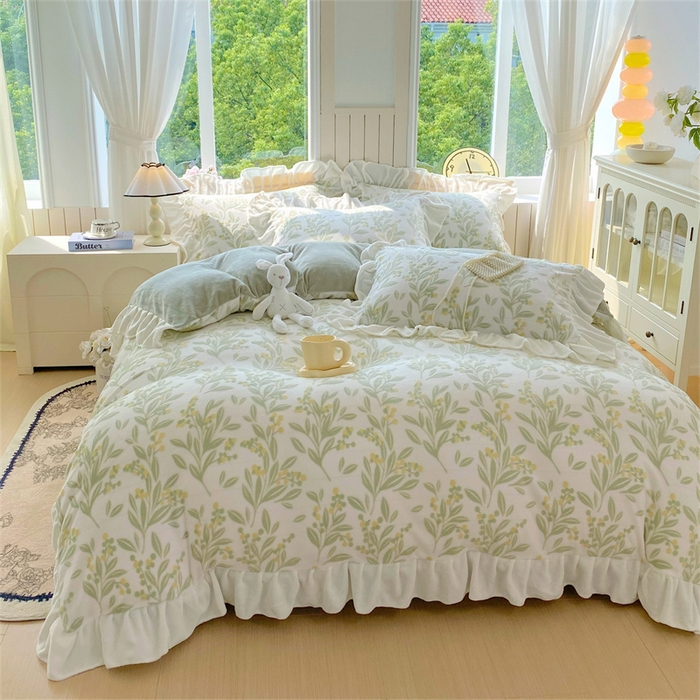 91家纺网 家纺一手货源 找家纺 启程家纺 2025新款花边雕花牛奶绒四件套 小豆芽-绿-花边款