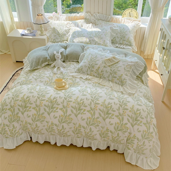 91家纺网 家纺一手货源 找家纺 启程家纺 2025新款花边雕花牛奶绒四件套 小豆芽-绿-花边款