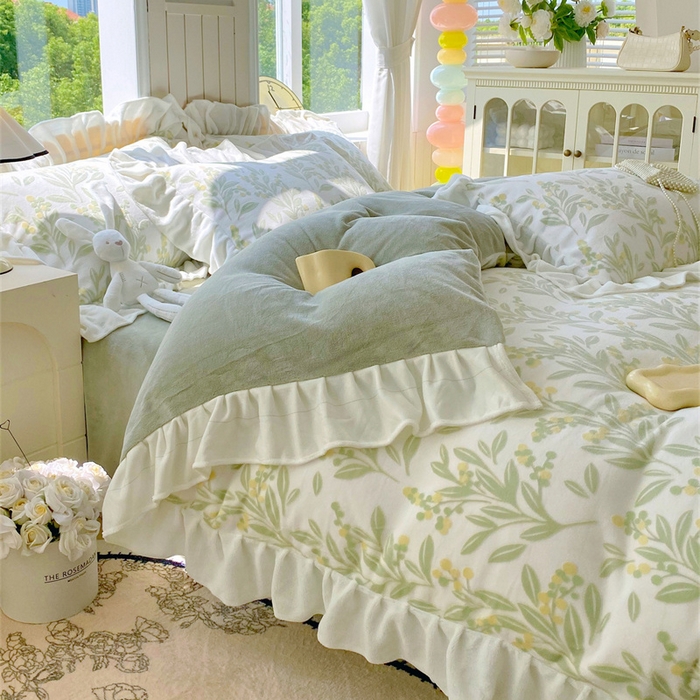 91家纺网 家纺一手货源 找家纺 启程家纺 2025新款花边雕花牛奶绒四件套 小豆芽-绿-花边款