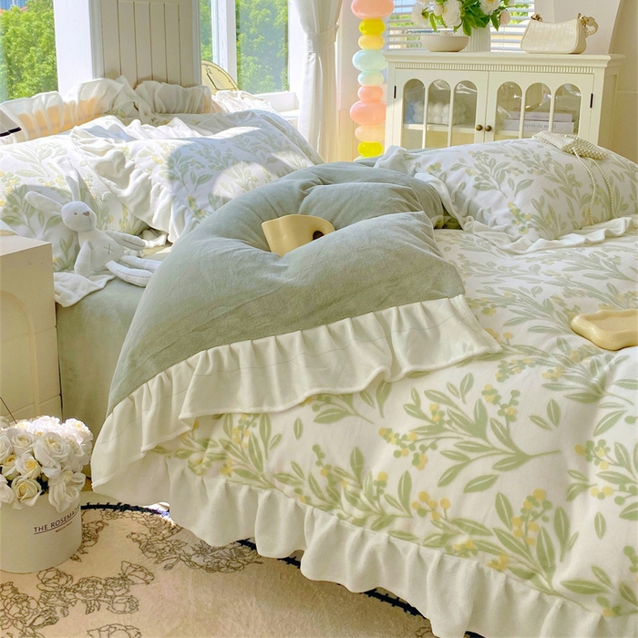 91家纺网 家纺一手货源 找家纺 启程家纺 2025新款花边雕花牛奶绒四件套 小豆芽-绿-花边款