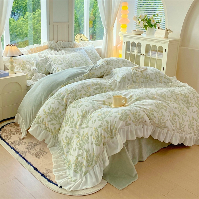 91家纺网 家纺一手货源 找家纺 启程家纺 2025新款花边雕花牛奶绒四件套 小豆芽-绿-花边款