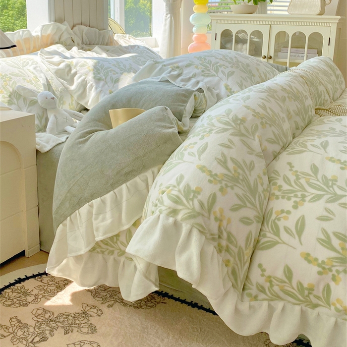 91家纺网 家纺一手货源 找家纺 启程家纺 2025新款花边雕花牛奶绒四件套 小豆芽-绿-花边款