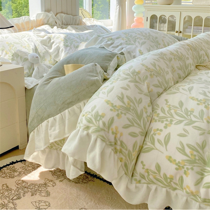 91家纺网 家纺一手货源 找家纺 启程家纺 2025新款花边雕花牛奶绒四件套 小豆芽-绿-花边款