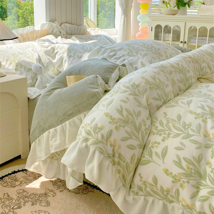 91家纺网 家纺一手货源 找家纺 启程家纺 2025新款花边雕花牛奶绒四件套 小豆芽-绿-花边款