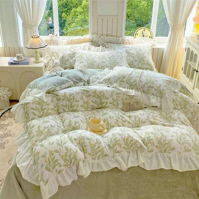 91家纺网 家纺一手货源 找家纺 启程家纺 2025新款花边雕花牛奶绒四件套 小豆芽-绿-花边款