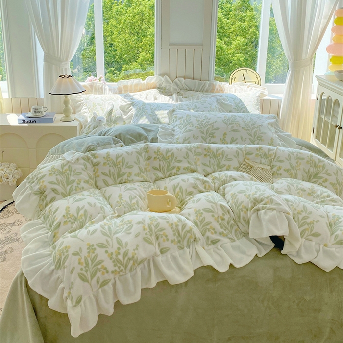 91家纺网 家纺一手货源 找家纺 启程家纺 2025新款花边雕花牛奶绒四件套 小豆芽-绿-花边款