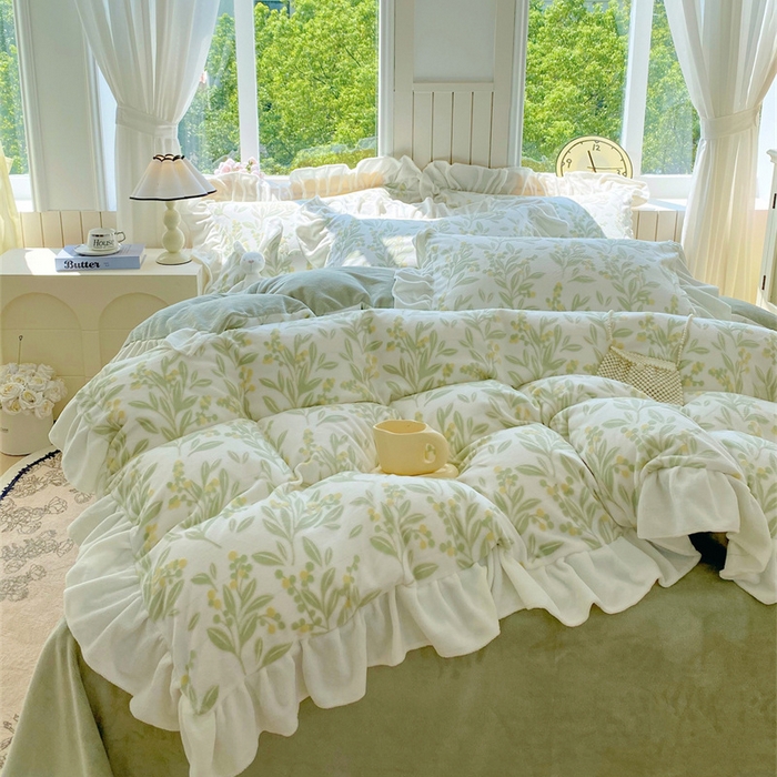 91家纺网 家纺一手货源 找家纺 启程家纺 2025新款花边雕花牛奶绒四件套 小豆芽-绿-花边款