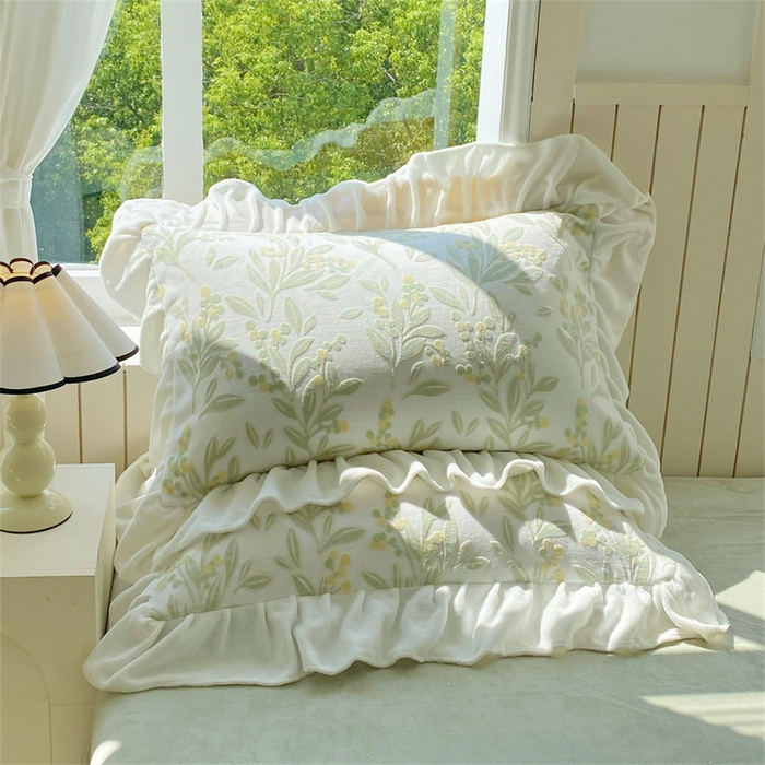 91家纺网 家纺一手货源 找家纺 启程家纺 2025新款花边雕花牛奶绒四件套 小豆芽-绿-花边款