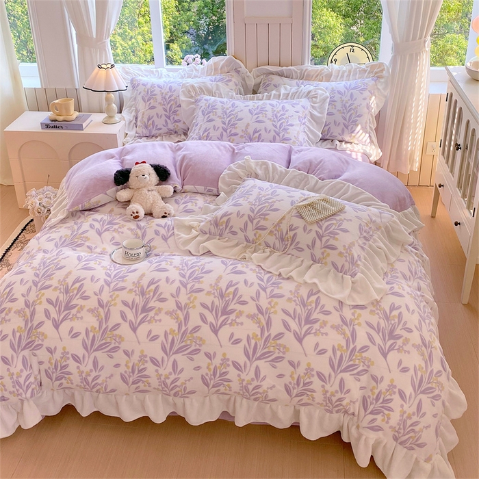 91家纺网 家纺一手货源 找家纺 启程家纺 2025新款花边雕花牛奶绒四件套 小豆芽-紫-花边款