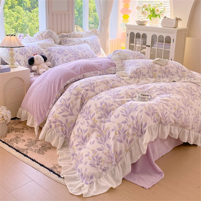 91家纺网 家纺一手货源 找家纺 启程家纺 2025新款花边雕花牛奶绒四件套 小豆芽-紫-花边款