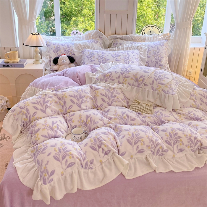 91家纺网 家纺一手货源 找家纺 启程家纺 2025新款花边雕花牛奶绒四件套 小豆芽-紫-花边款