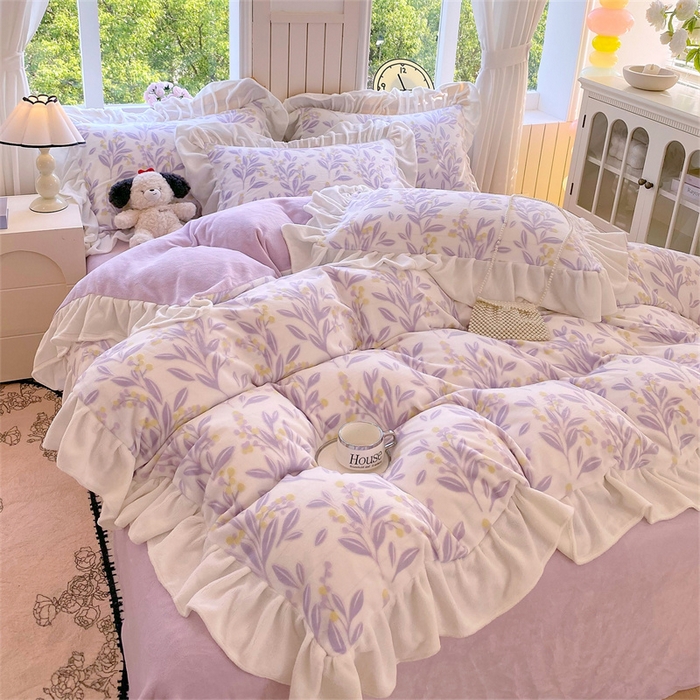 91家纺网 家纺一手货源 找家纺 启程家纺 2025新款花边雕花牛奶绒四件套 小豆芽-紫-花边款