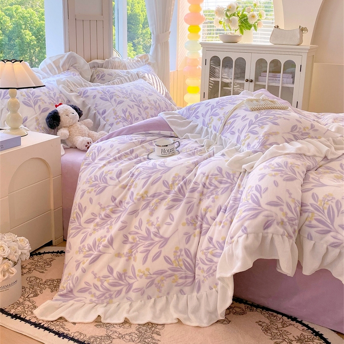 91家纺网 家纺一手货源 找家纺 启程家纺 2025新款花边雕花牛奶绒四件套 小豆芽-紫-花边款