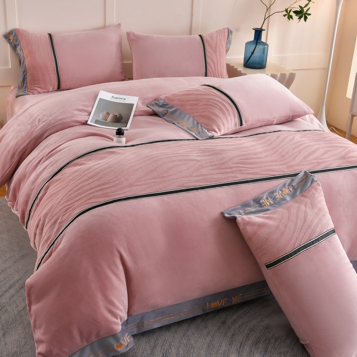 91家纺网 家纺一手货源 找家纺 妮恒美家纺 2025新款刺绣婴儿绒工艺四件套-艾琳系列 艾琳-豆沙