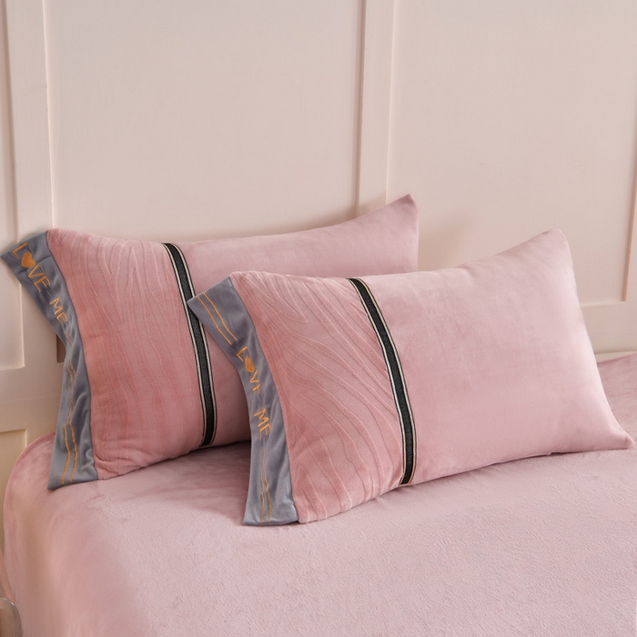 91家纺网 家纺一手货源 找家纺 妮恒美家纺 2025新款刺绣婴儿绒工艺四件套-艾琳系列 艾琳-豆沙