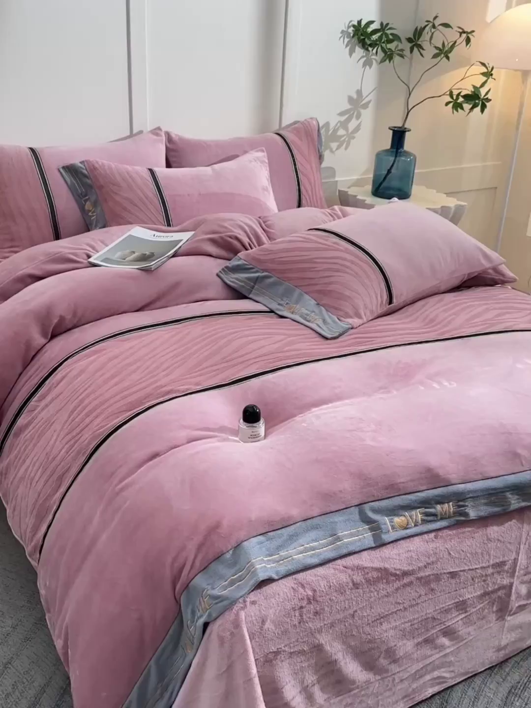 91家纺网 家纺一手货源 找家纺 妮恒美家纺 2025新款刺绣婴儿绒工艺四件套-艾琳系列 艾琳-豆沙