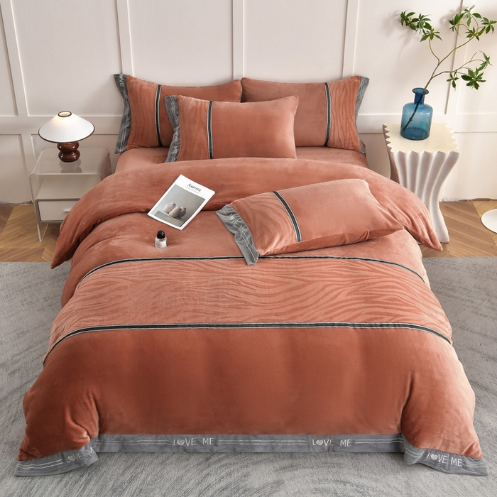 91家纺网 家纺一手货源 找家纺 妮恒美家纺 2025新款刺绣婴儿绒工艺四件套-艾琳系列 艾琳-焦糖