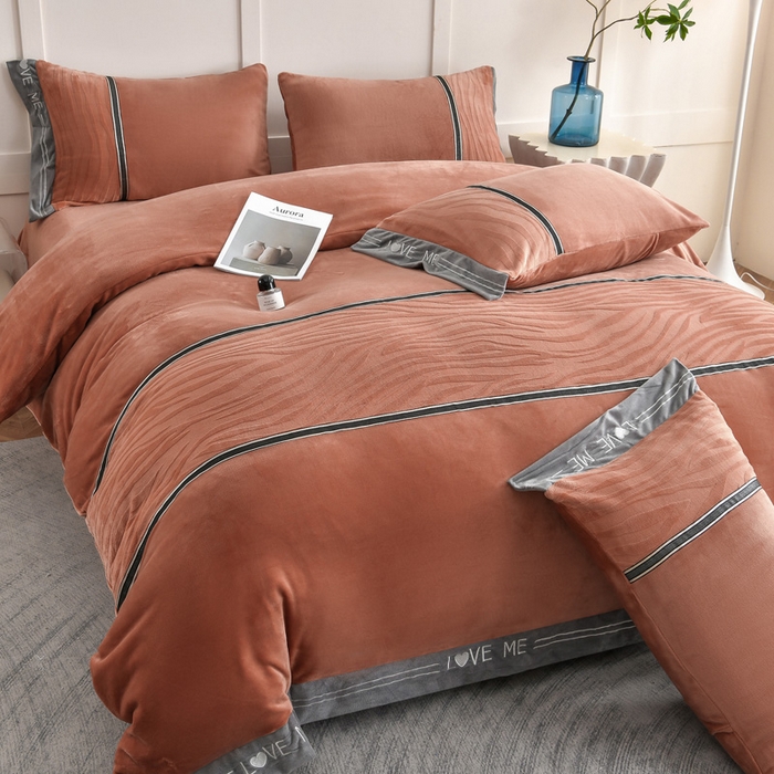 91家纺网 家纺一手货源 找家纺 妮恒美家纺 2025新款刺绣婴儿绒工艺四件套-艾琳系列 艾琳-焦糖