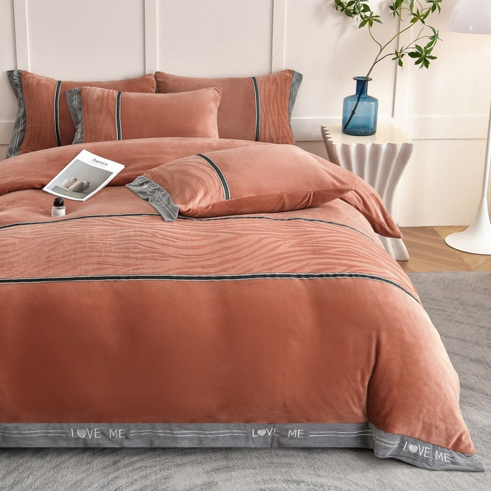 91家纺网 家纺一手货源 找家纺 妮恒美家纺 2025新款刺绣婴儿绒工艺四件套-艾琳系列 艾琳-焦糖