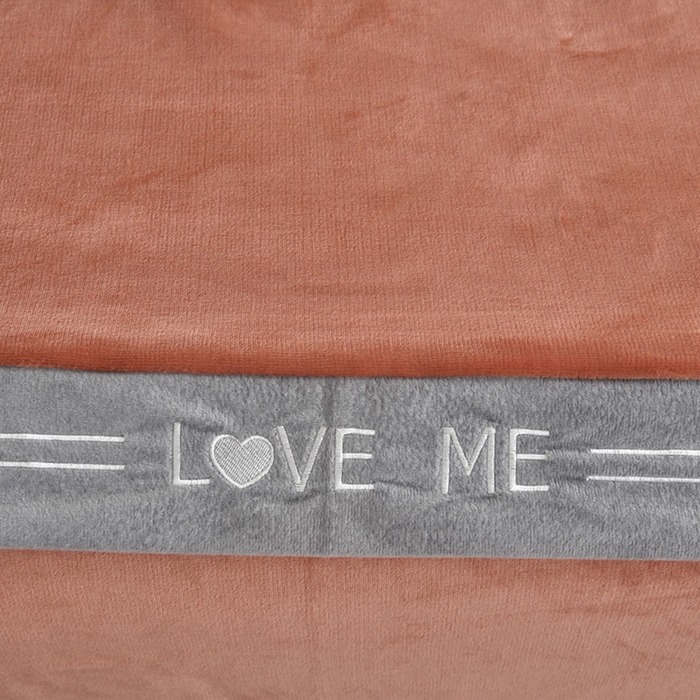 91家纺网 家纺一手货源 找家纺 妮恒美家纺 2025新款刺绣婴儿绒工艺四件套-艾琳系列 艾琳-焦糖