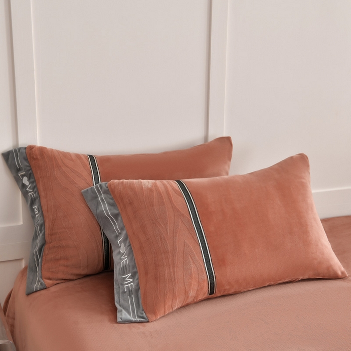 91家纺网 家纺一手货源 找家纺 妮恒美家纺 2025新款刺绣婴儿绒工艺四件套-艾琳系列 艾琳-焦糖