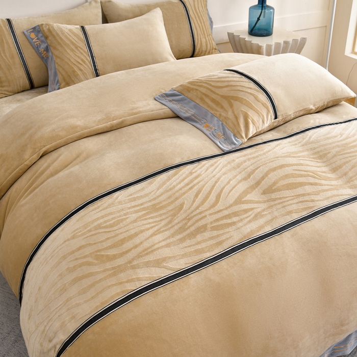 91家纺网 家纺一手货源 找家纺 妮恒美家纺 2025新款刺绣婴儿绒工艺四件套-艾琳系列 艾琳-奶咖