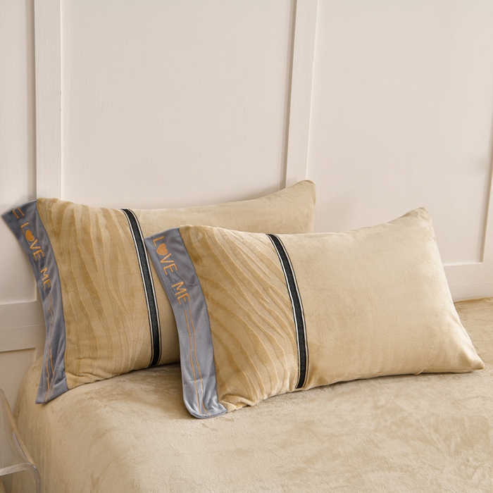 91家纺网 家纺一手货源 找家纺 妮恒美家纺 2025新款刺绣婴儿绒工艺四件套-艾琳系列 艾琳-奶咖