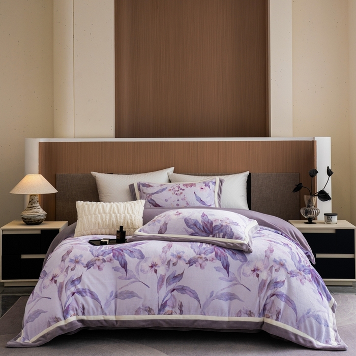 91家纺网 家纺一手货源 找家纺 瑞雪家居 2025新款全消光数码印花牛奶绒系列四件套 芳华紫