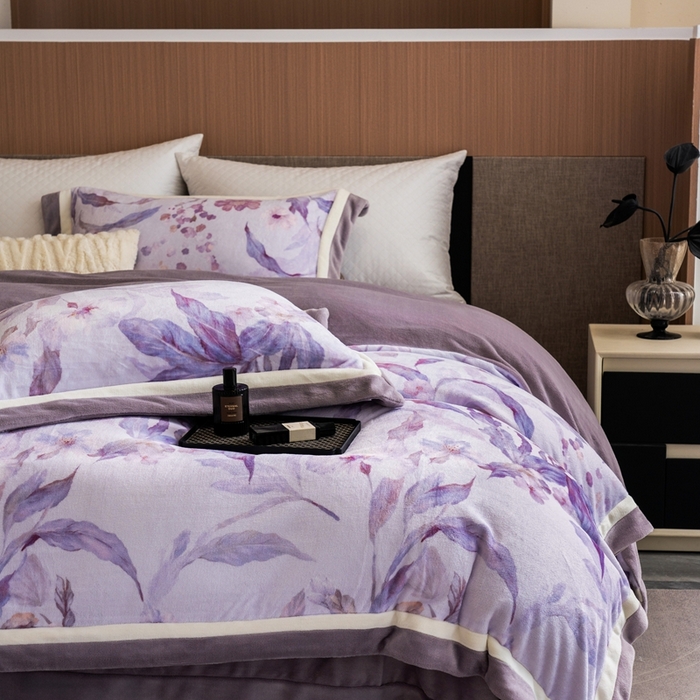 91家纺网 家纺一手货源 找家纺 瑞雪家居 2025新款全消光数码印花牛奶绒系列四件套 芳华紫