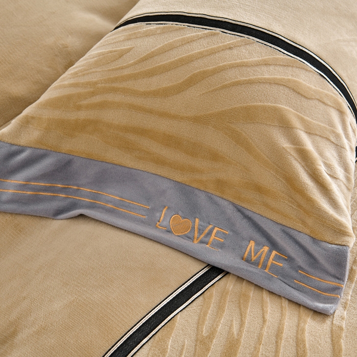 91家纺网 家纺一手货源 找家纺 妮恒美家纺 2025新款刺绣婴儿绒工艺四件套-艾琳系列 艾琳-奶咖