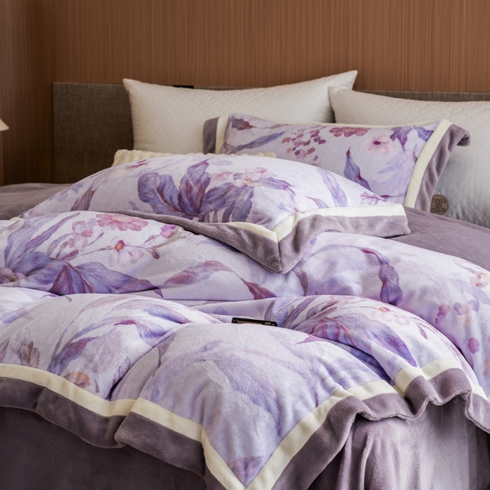 91家纺网 家纺一手货源 找家纺 瑞雪家居 2025新款全消光数码印花牛奶绒系列四件套 芳华紫