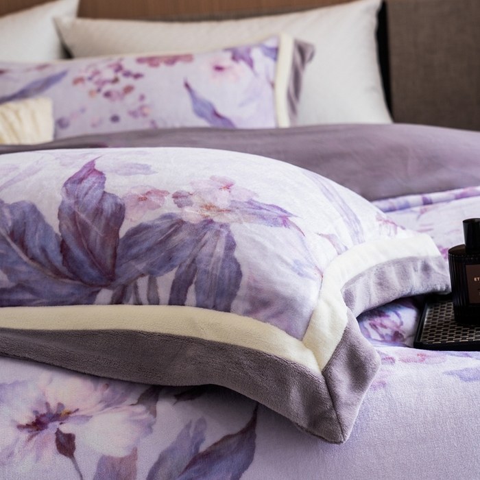 91家纺网 家纺一手货源 找家纺 瑞雪家居 2025新款全消光数码印花牛奶绒系列四件套 芳华紫