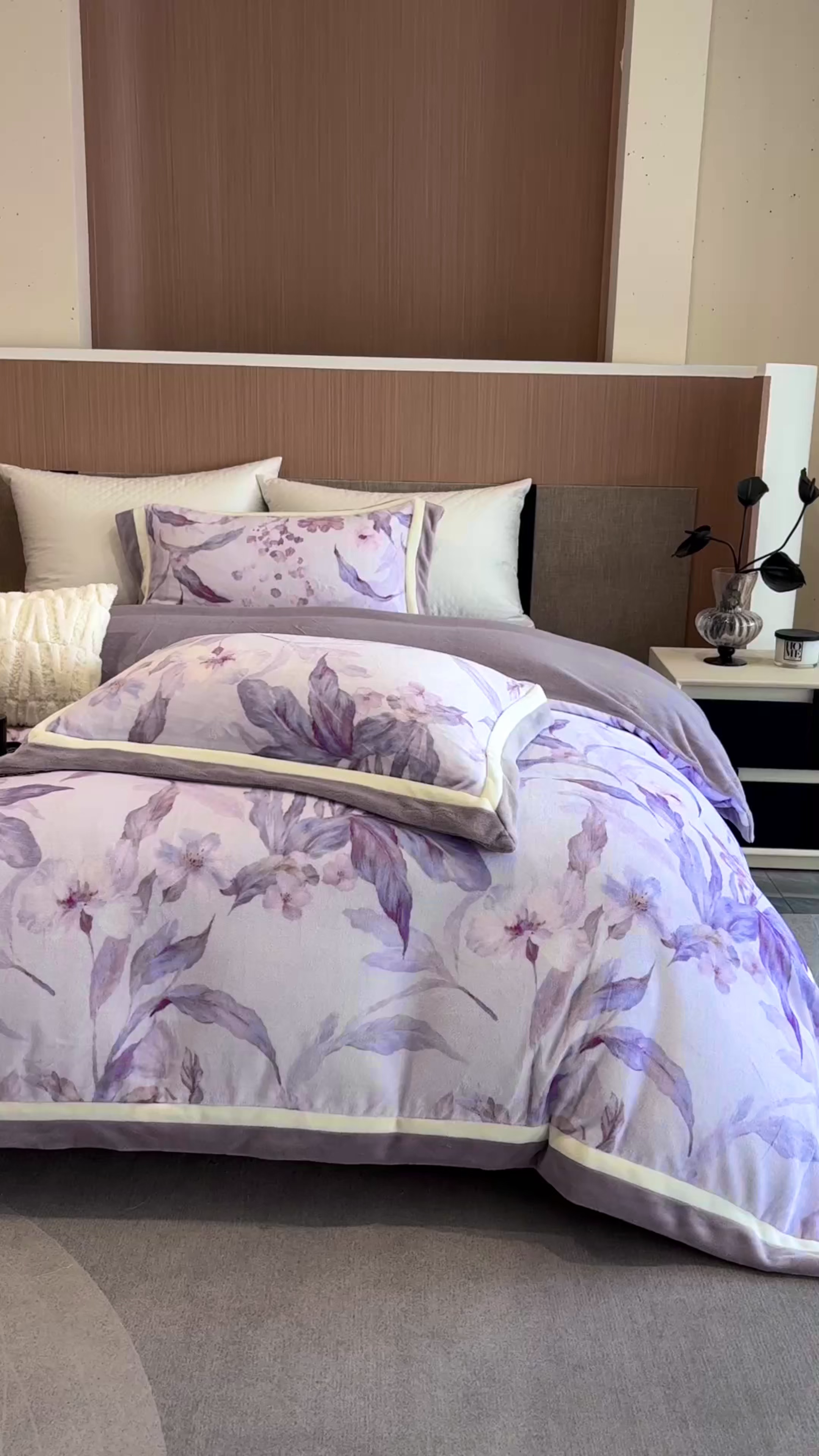 91家纺网 家纺一手货源 找家纺 瑞雪家居 2025新款全消光数码印花牛奶绒系列四件套 芳华紫