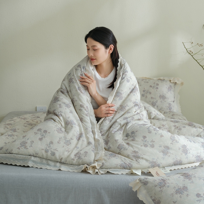 91家纺网 家纺一手货源 找家纺 （总）桂雅居 2025新款舒适麻棉麻数码印花蕾丝花边懒人被被子被芯