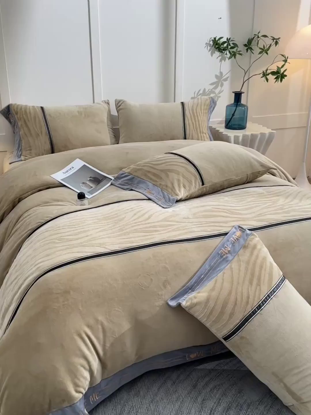 91家纺网 家纺一手货源 找家纺 妮恒美家纺 2025新款刺绣婴儿绒工艺四件套-艾琳系列 艾琳-奶咖