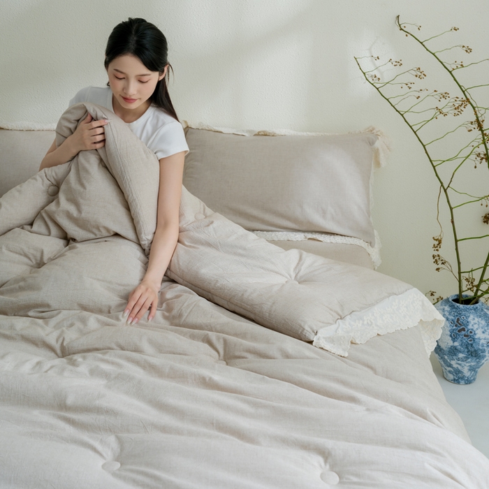 91家纺网 家纺一手货源 找家纺 桂雅居 2025新款舒适麻棉麻数码印花蕾丝花边懒人被被子被芯 栗壳色