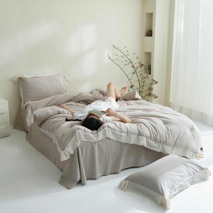 91家纺网 家纺一手货源 找家纺 桂雅居 2025新款舒适麻棉麻数码印花蕾丝花边懒人被被子被芯 栗壳色