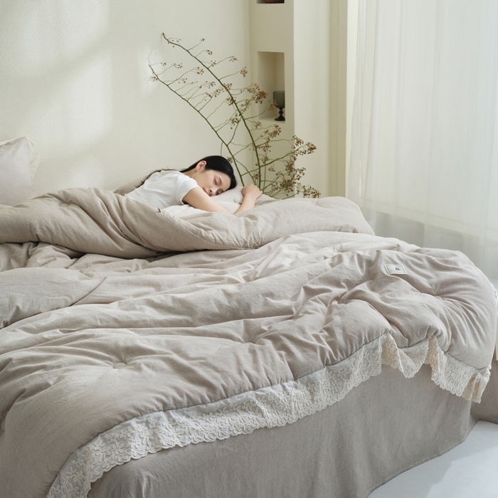 91家纺网 家纺一手货源 找家纺 桂雅居 2025新款舒适麻棉麻数码印花蕾丝花边懒人被被子被芯 栗壳色