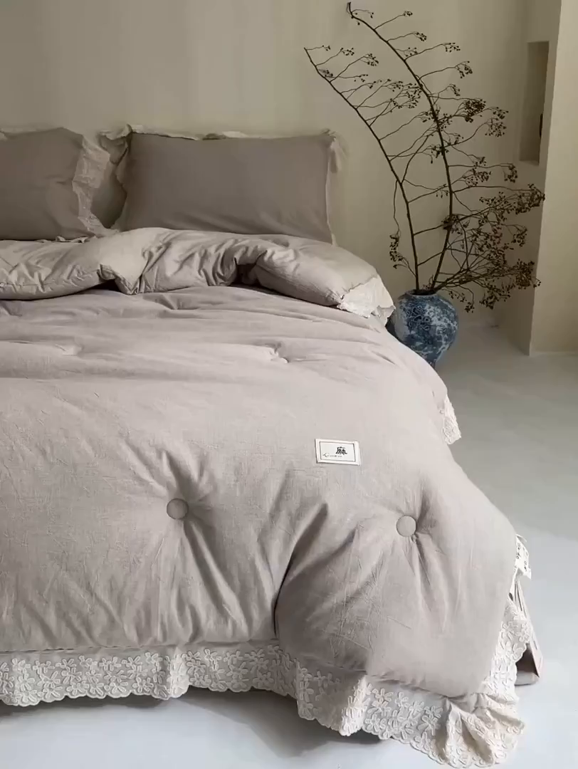 91家纺网 家纺一手货源 找家纺 桂雅居 2025新款舒适麻棉麻数码印花蕾丝花边懒人被被子被芯 栗壳色