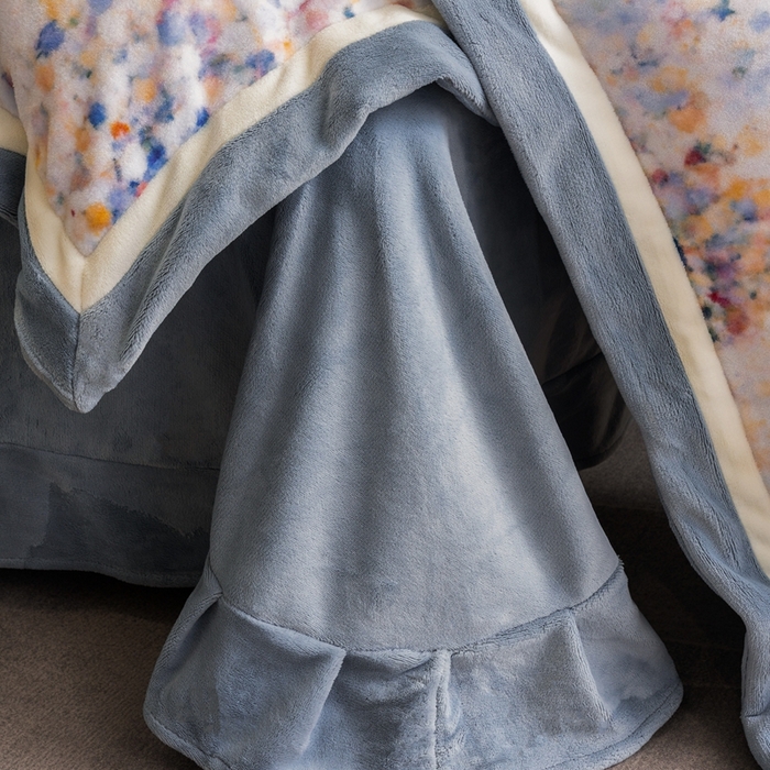 91家纺网 家纺一手货源 找家纺 瑞雪家居 2025新款全消光数码印花牛奶绒系列四件套 花海蓝