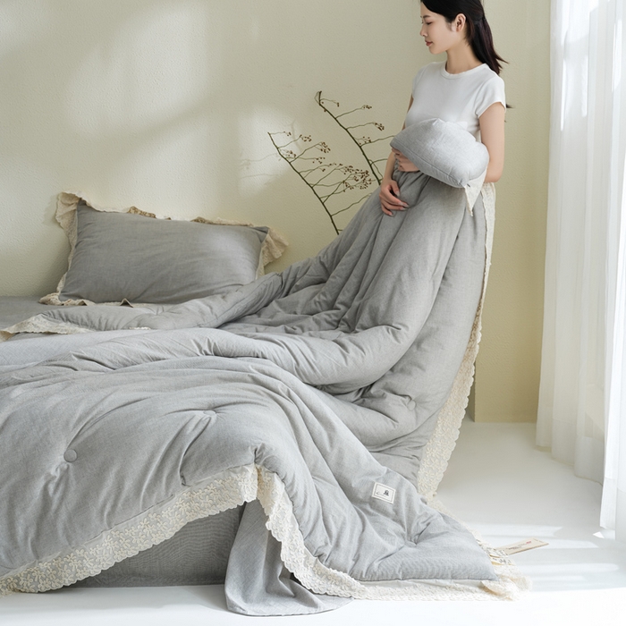 91家纺网 家纺一手货源 找家纺 桂雅居 2025新款舒适麻棉麻数码印花蕾丝花边懒人被被子被芯 烟墨灰