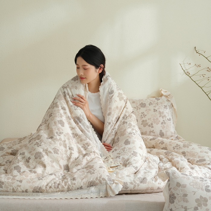 91家纺网 家纺一手货源 找家纺 桂雅居 2025新款舒适麻棉麻数码印花蕾丝花边懒人被被子被芯 素锦咖